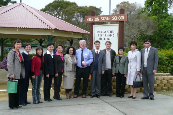 Gold Coast, Australia 2007: Sheri accompanying Dr. Xie Chunfeng, Director Research Center for Moral Education B.A.E.S. and his colleagues to Gilston State School