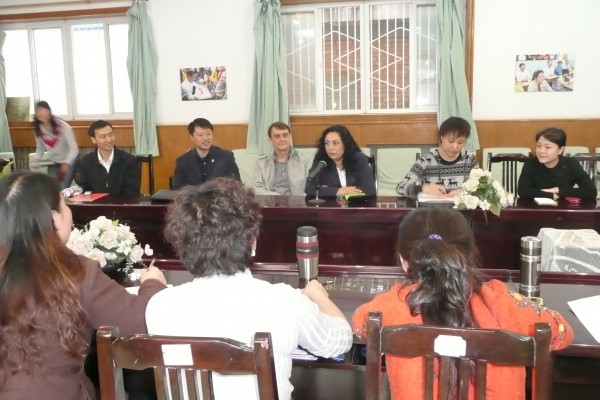 Beijing 2008 Sheri at school with Dr Xie Chunfeng